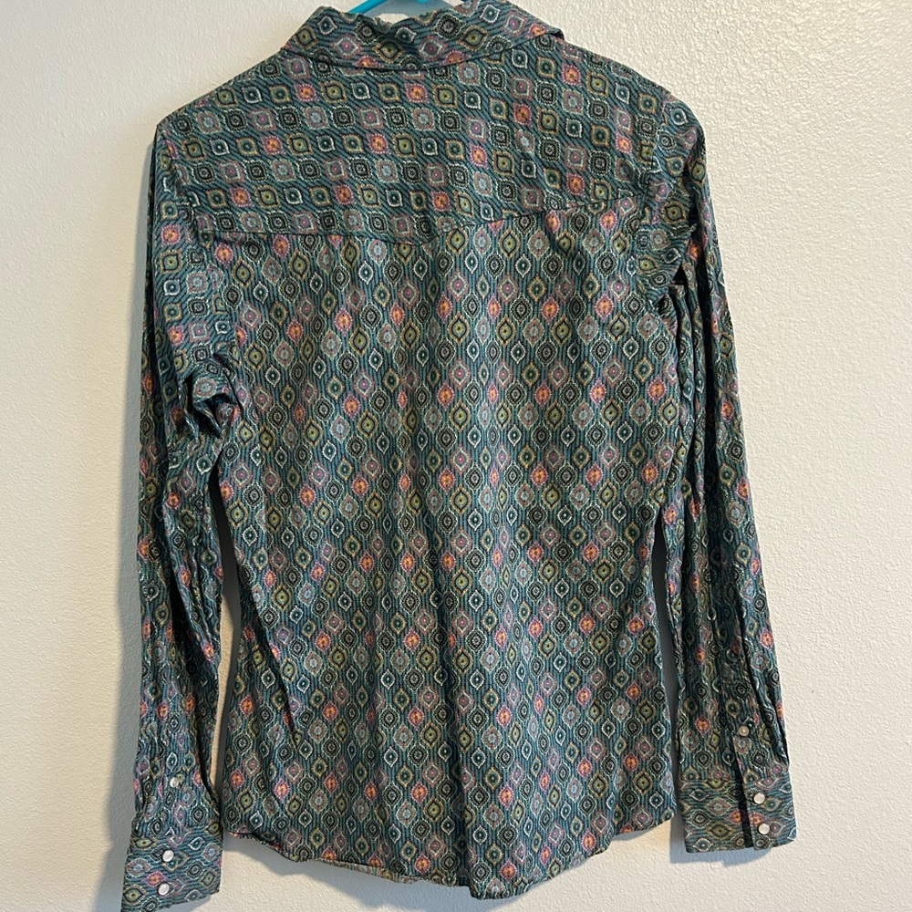 Wild design multiple colors, cinch long sleeve rodeo shirt.